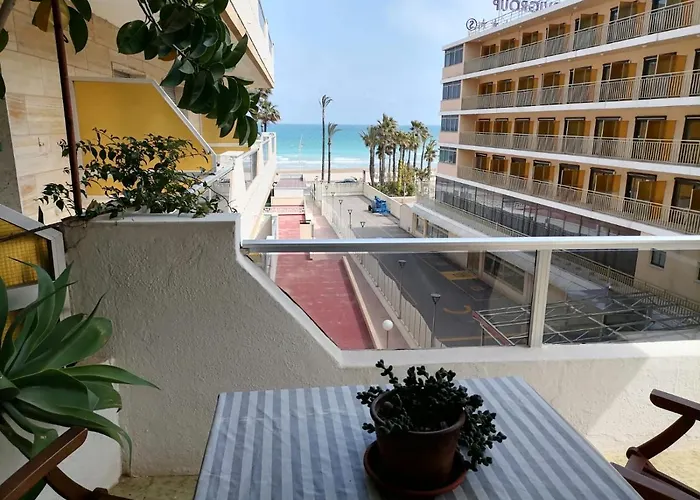 Urbanizacion Bahia Mar Con Piscina
